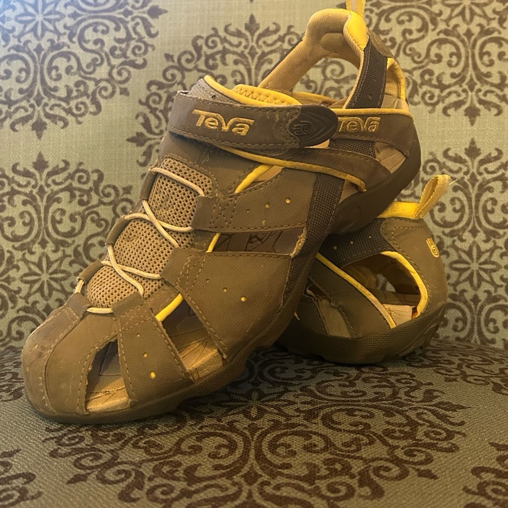 Teva women’s ' Tan and Yellow Mermaid sz 10 Velcro Sandals